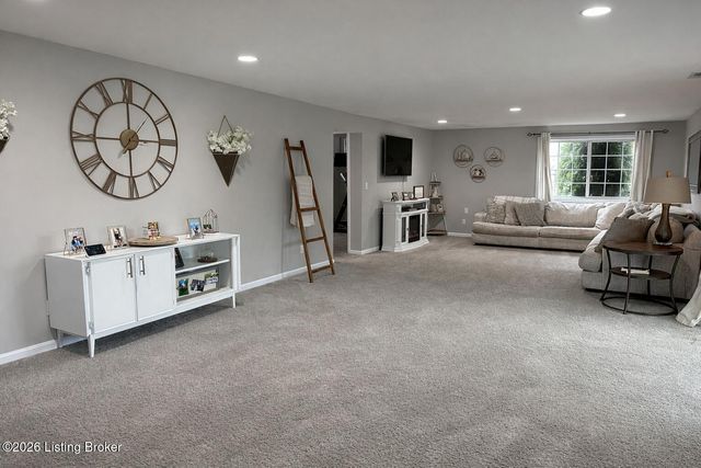 11210 Carriage View Way, Jeffersontown, KY 40299