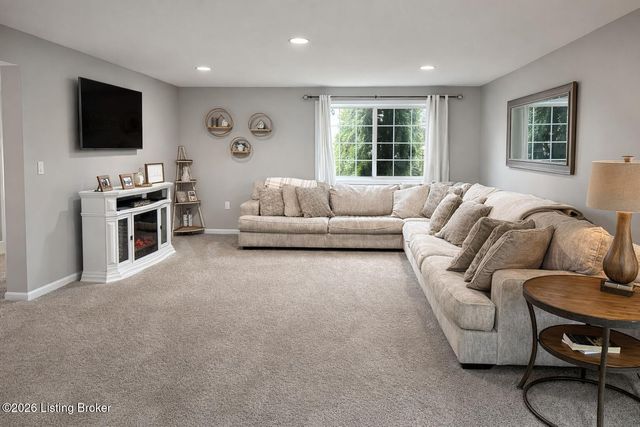 11210 Carriage View Way, Jeffersontown, KY 40299