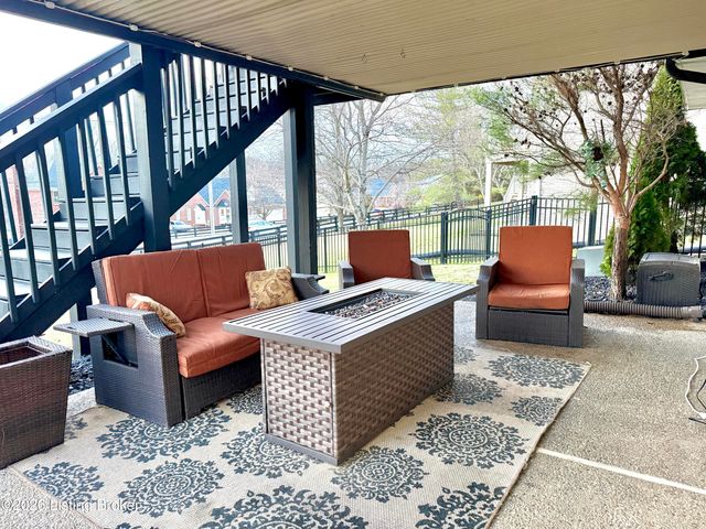 11210 Carriage View Way, Jeffersontown, KY 40299