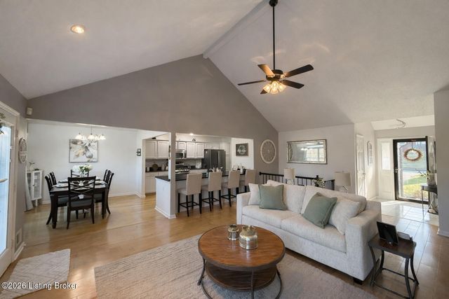 11210 Carriage View Way, Jeffersontown, KY 40299