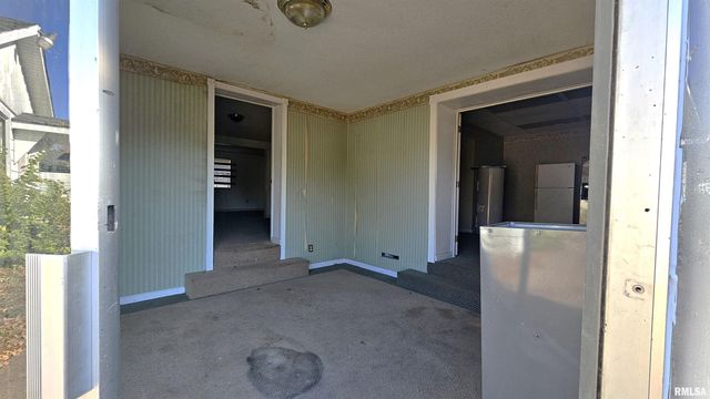 200 W 12TH Street, Johnston City, IL 62951