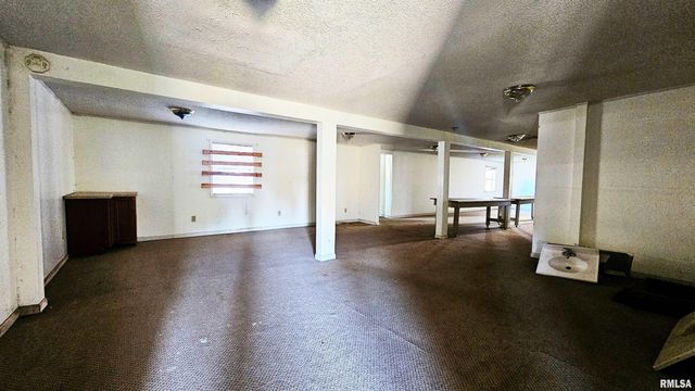 200 W 12TH Street, Johnston City, IL 62951