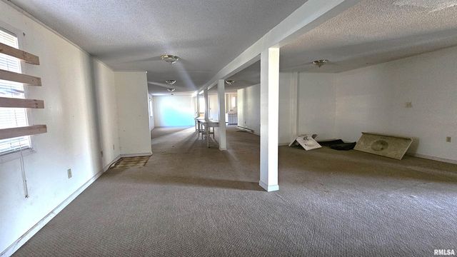 200 W 12TH Street, Johnston City, IL 62951