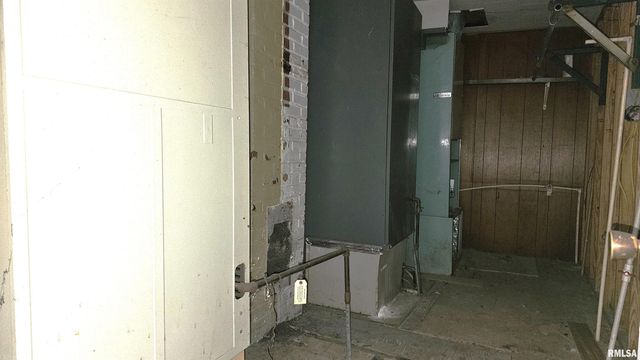 200 W 12TH Street, Johnston City, IL 62951