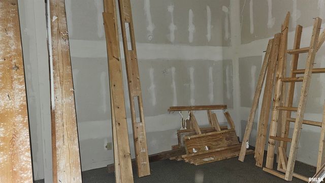 200 W 12TH Street, Johnston City, IL 62951