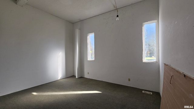 200 W 12TH Street, Johnston City, IL 62951