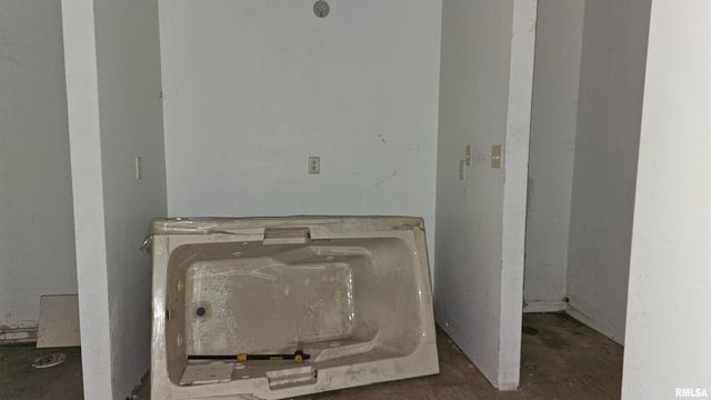 200 W 12TH Street, Johnston City, IL 62951