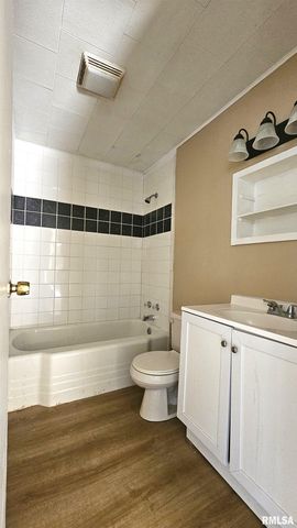 200 W 12TH Street, Johnston City, IL 62951