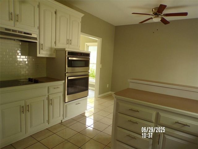 608 S Locust Street, Ottawa, KS 66067