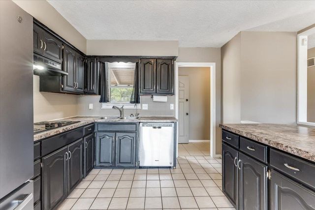8206 E Levitt Dr, Wichita, KS 67207