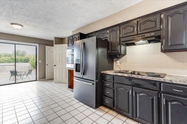8206 E Levitt Dr, Wichita, KS 67207