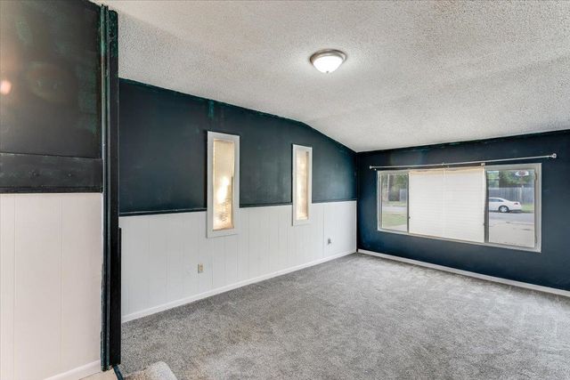 8206 E Levitt Dr, Wichita, KS 67207