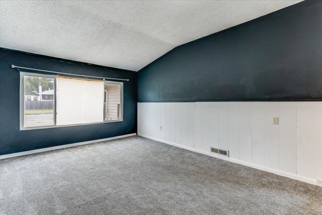 8206 E Levitt Dr, Wichita, KS 67207