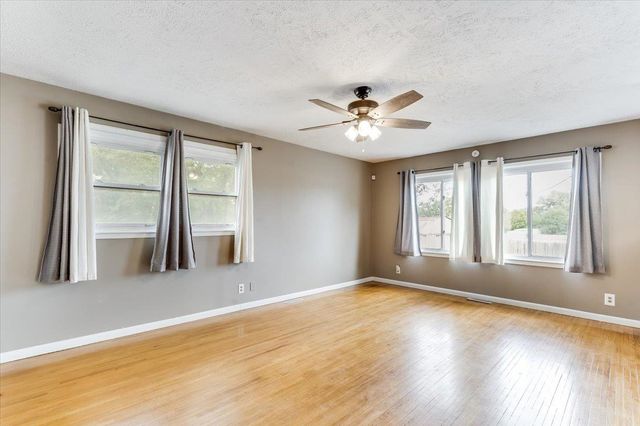 8206 E Levitt Dr, Wichita, KS 67207