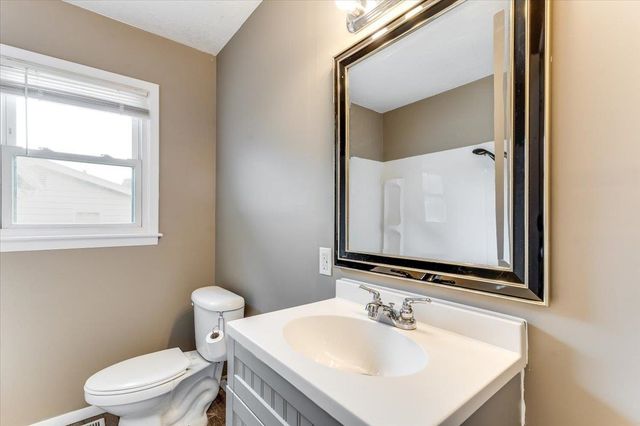 8206 E Levitt Dr, Wichita, KS 67207