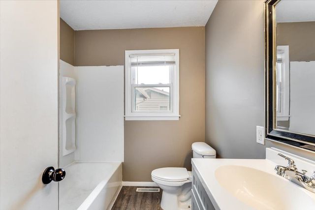 8206 E Levitt Dr, Wichita, KS 67207