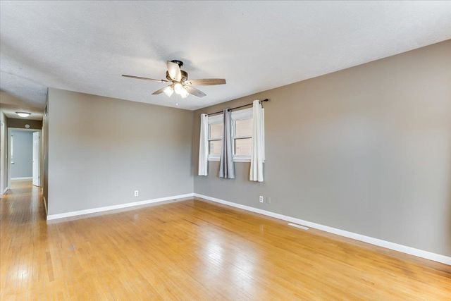 8206 E Levitt Dr, Wichita, KS 67207