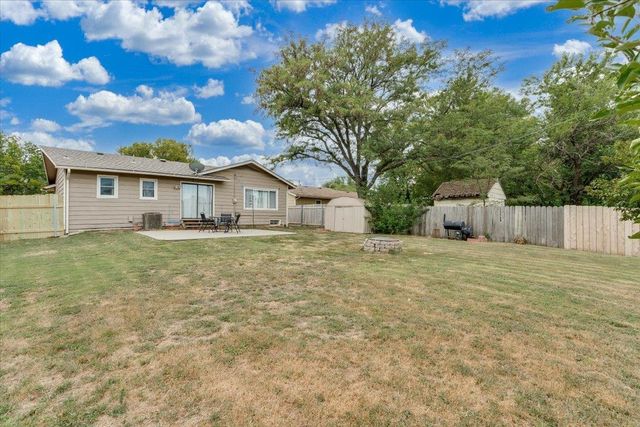 8206 E Levitt Dr, Wichita, KS 67207