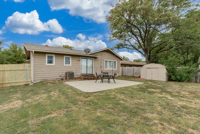 8206 E Levitt Dr, Wichita, KS 67207