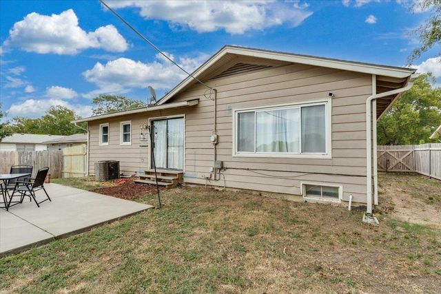 8206 E Levitt Dr, Wichita, KS 67207