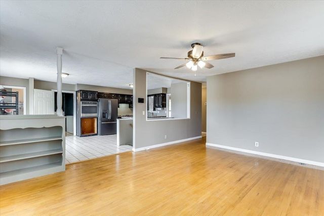 8206 E Levitt Dr, Wichita, KS 67207
