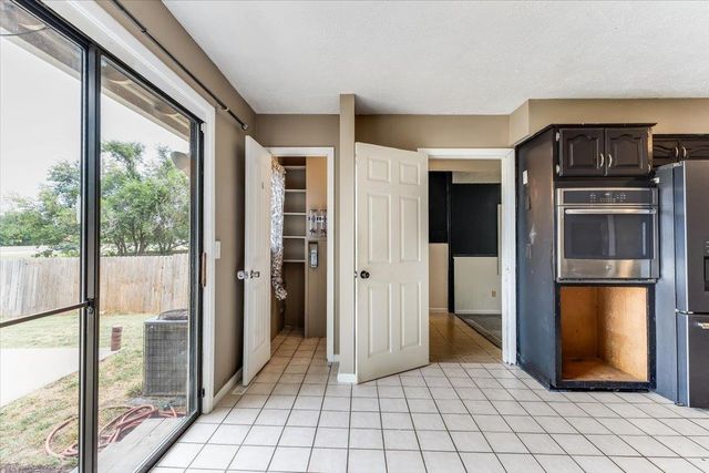 8206 E Levitt Dr, Wichita, KS 67207
