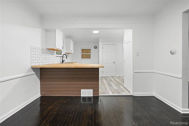 8130 Ward Street, Detroit, MI 48228