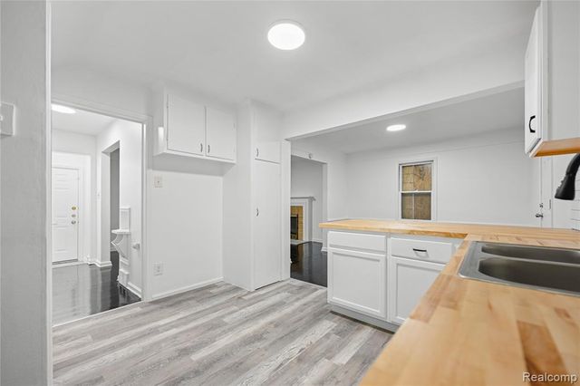 8130 Ward Street, Detroit, MI 48228