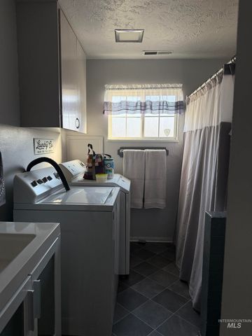 516 E Galveston St, Caldwell, ID 83605