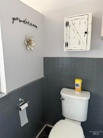 516 E Galveston St, Caldwell, ID 83605