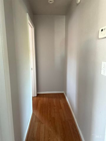 516 E Galveston St, Caldwell, ID 83605