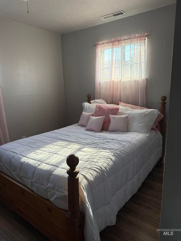 516 E Galveston St, Caldwell, ID 83605