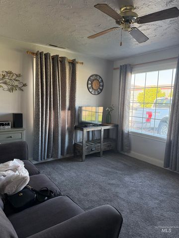 516 E Galveston St, Caldwell, ID 83605