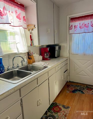 516 E Galveston St, Caldwell, ID 83605