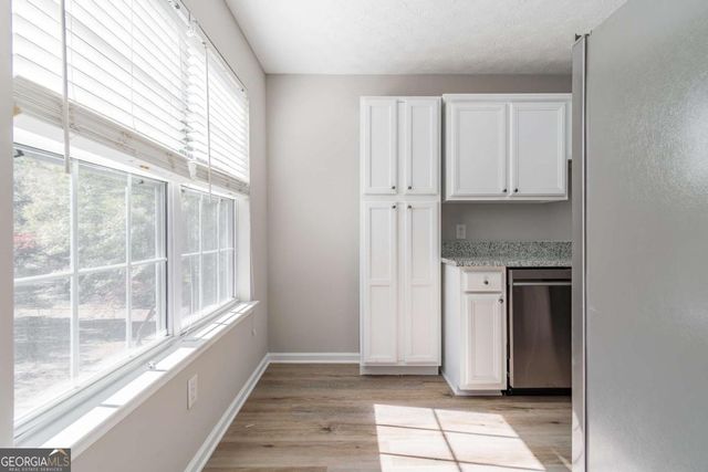 5014 Red Oak Lane, Gainesville, GA 30506