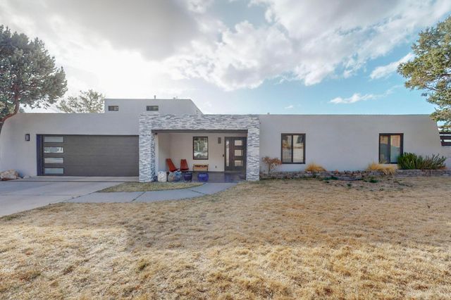 3105 Camino De La Sierra Lane NE, Albuquerque, NM 87111