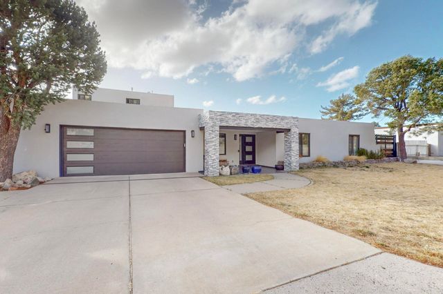 3105 Camino De La Sierra Lane NE, Albuquerque, NM 87111
