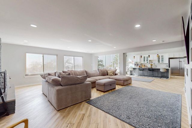 3105 Camino De La Sierra Lane NE, Albuquerque, NM 87111