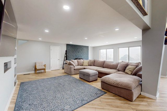 3105 Camino De La Sierra Lane NE, Albuquerque, NM 87111