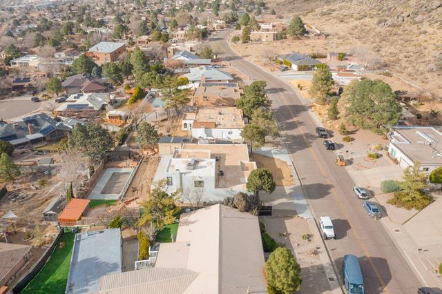 3105 Camino De La Sierra Lane NE, Albuquerque, NM 87111