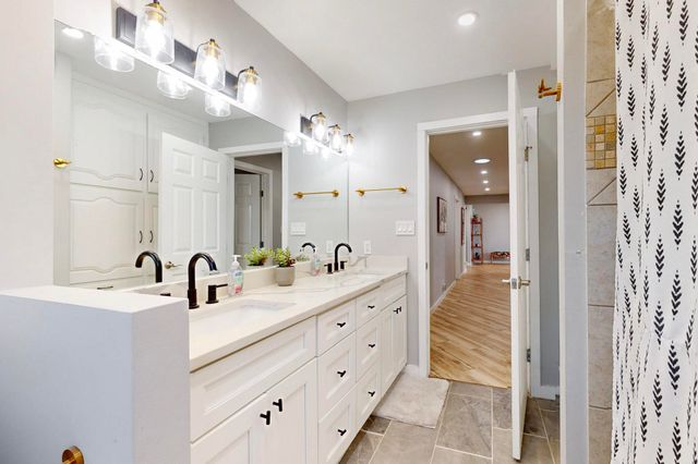 3105 Camino De La Sierra Lane NE, Albuquerque, NM 87111