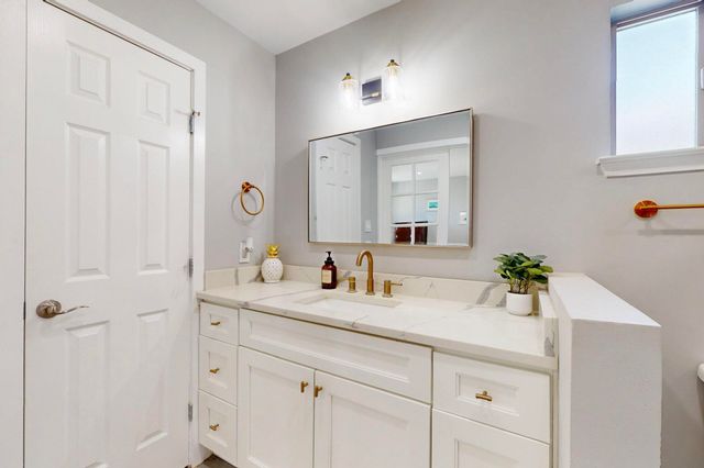 3105 Camino De La Sierra Lane NE, Albuquerque, NM 87111