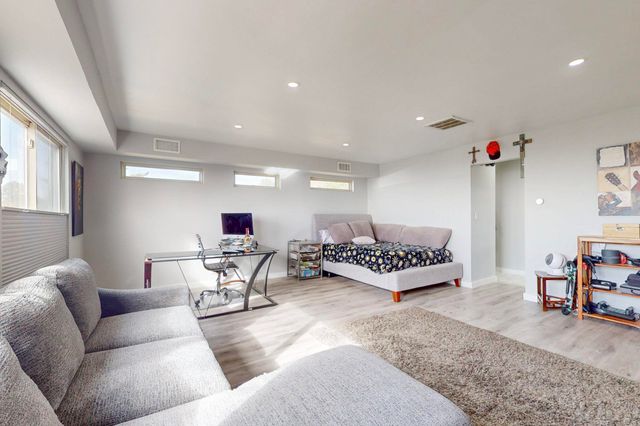 3105 Camino De La Sierra Lane NE, Albuquerque, NM 87111
