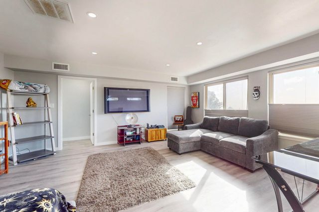 3105 Camino De La Sierra Lane NE, Albuquerque, NM 87111