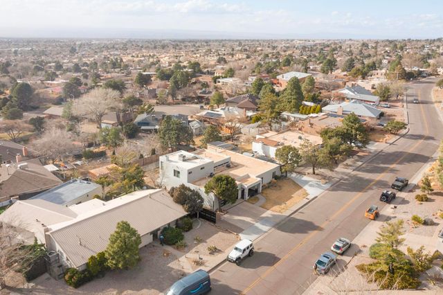 3105 Camino De La Sierra Lane NE, Albuquerque, NM 87111