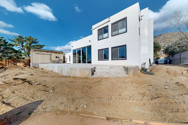 3105 Camino De La Sierra Lane NE, Albuquerque, NM 87111