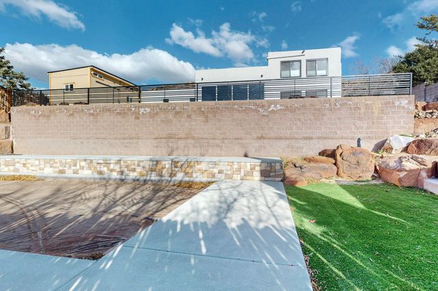 3105 Camino De La Sierra Lane NE, Albuquerque, NM 87111