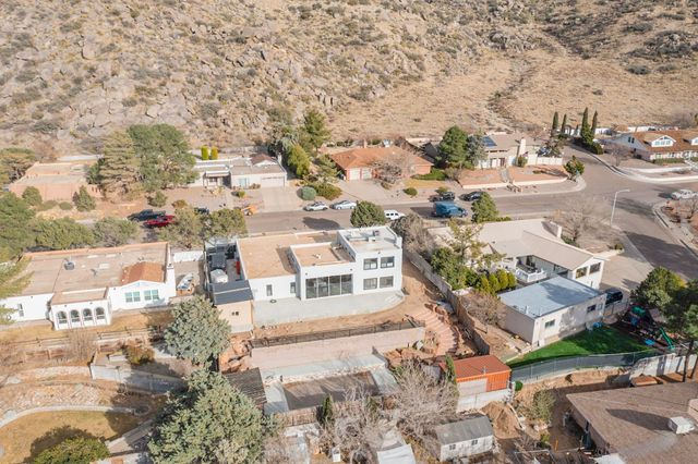 3105 Camino De La Sierra Lane NE, Albuquerque, NM 87111