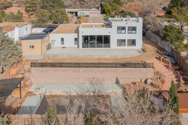 3105 Camino De La Sierra Lane NE, Albuquerque, NM 87111