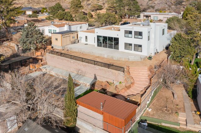 3105 Camino De La Sierra Lane NE, Albuquerque, NM 87111
